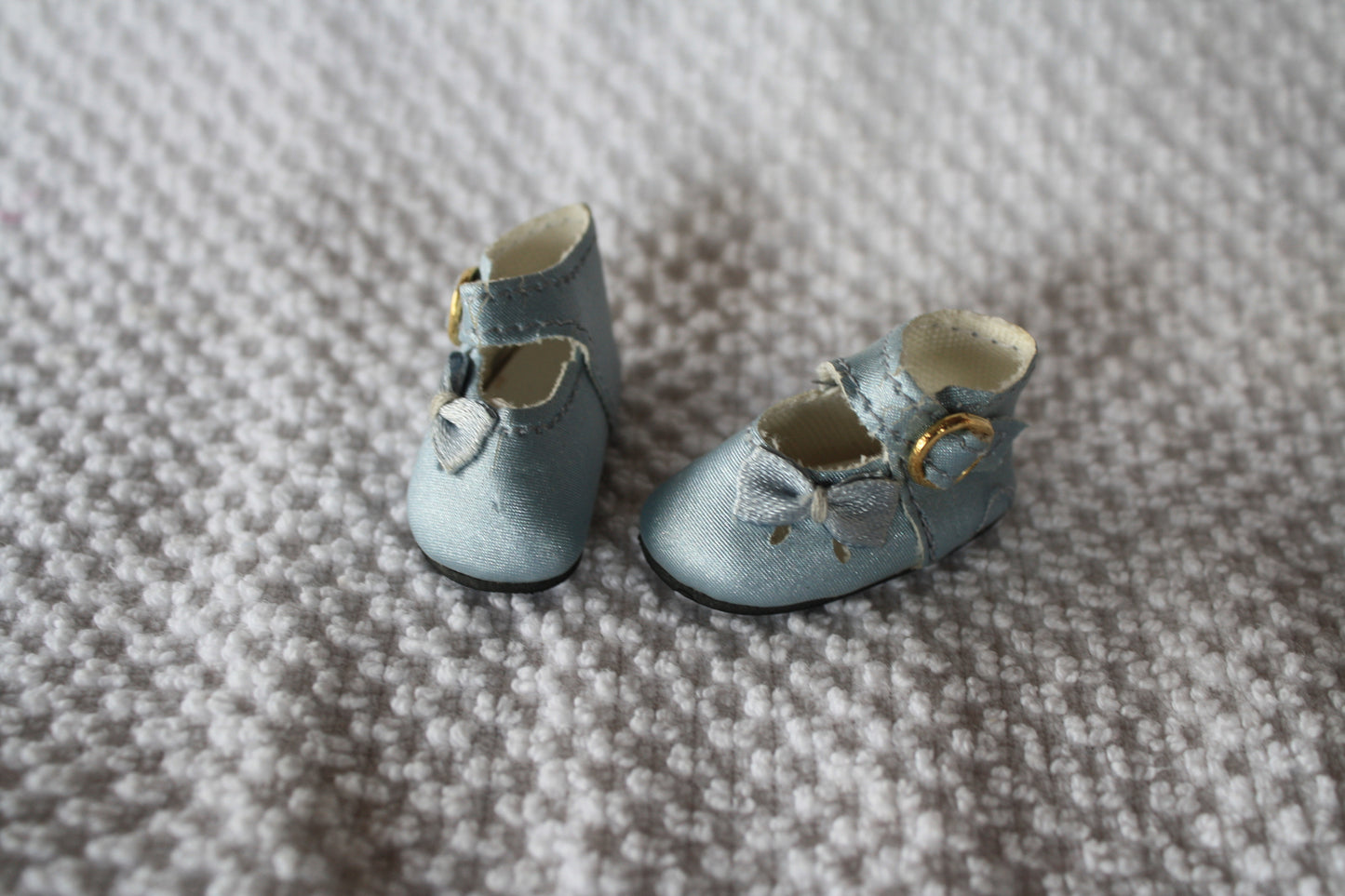 Ribbon Side Shoe